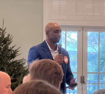Curt Thomas shares life experiences